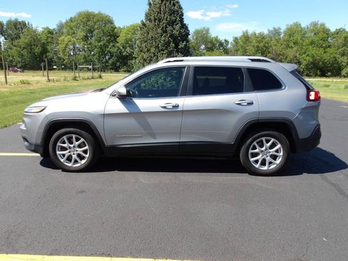 Used 2015 Jeep Cherokee Latitude w/ Comfort/Convenience Group FWD image 10