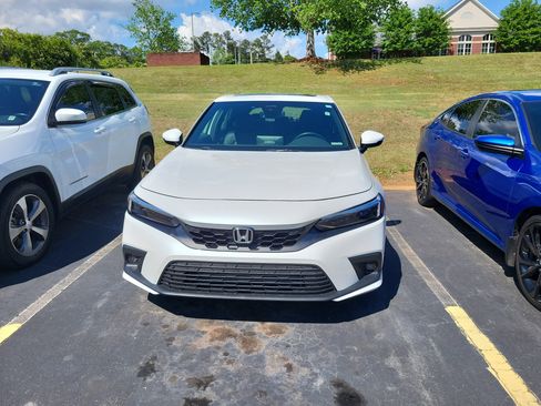 Used 2024 Honda Civic Sport Touring image 3