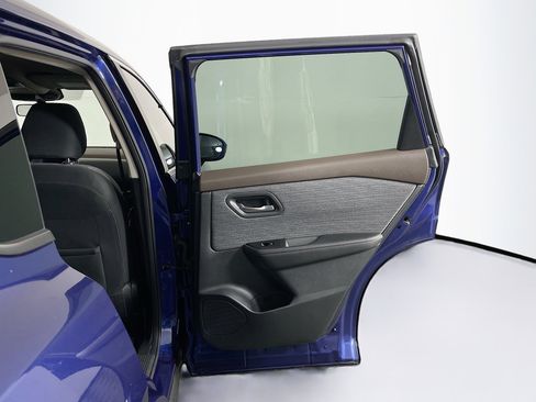 Used 2023 Nissan Rogue SV image 29