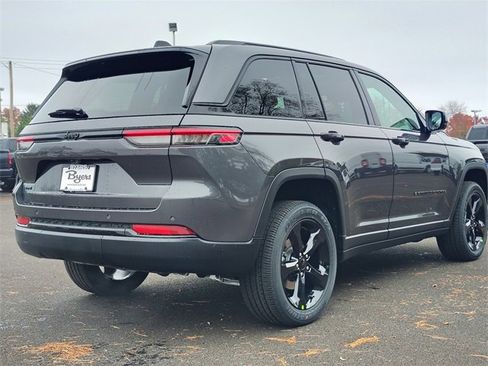 New 2025 Jeep Grand Cherokee Altitude image 8