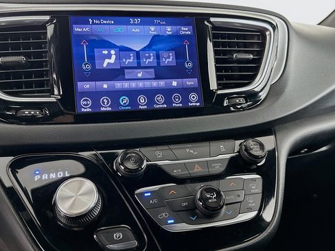 Used 2018 Chrysler Pacifica Touring-L w/ Premium Audio Group image 23