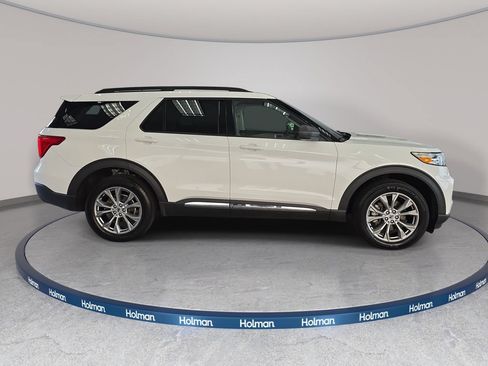 Certified 2022 Ford Explorer XLT w/ Equipment Group 202A AWD/4WD image 4