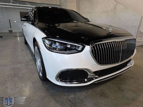 Used 2021 Mercedes-Benz Maybach S 580 4MATIC image 4