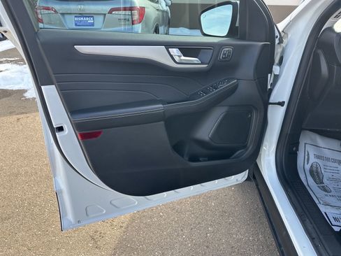 Used 2022 Ford Escape SEL w/ Technology Package image 17