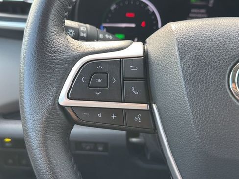 Certified 2024 Toyota Sienna XLE FWD image 25