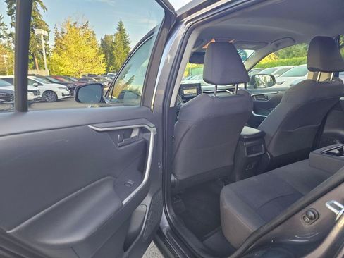 Used 2019 Toyota RAV4 LE w/ Carpet Mat Package AWD/4WD image 17