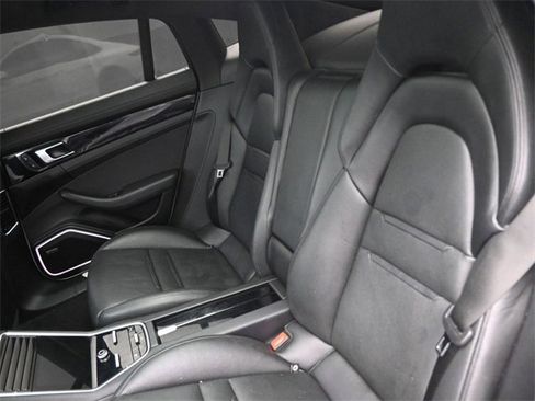 Used 2018 Porsche Panamera 4S image 12