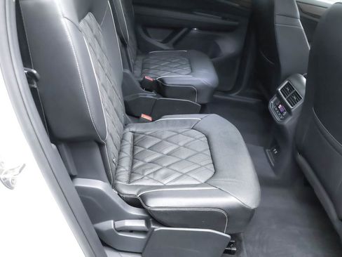 Used 2025 Volkswagen Atlas SEL Premium R-Line image 23