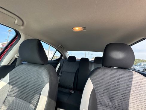 Used 2021 Nissan Versa SV image 31