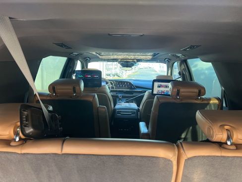 Used 2023 Cadillac Escalade ESV Premium Luxury image 8