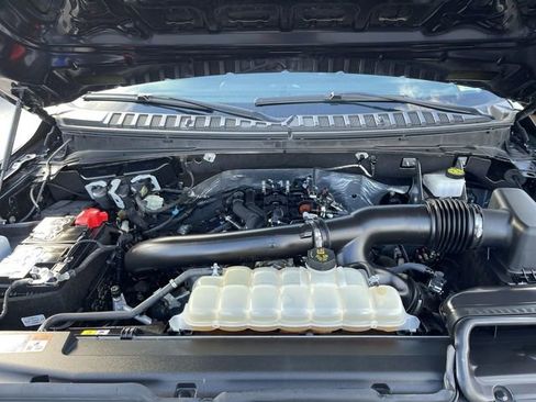 Used 2024 Ford Expedition XLT image 11