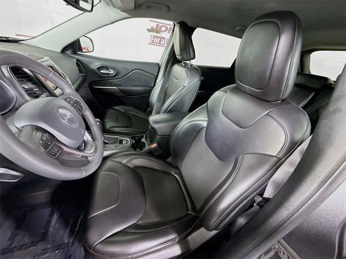 Used 2021 Jeep Cherokee Latitude Plus image 24