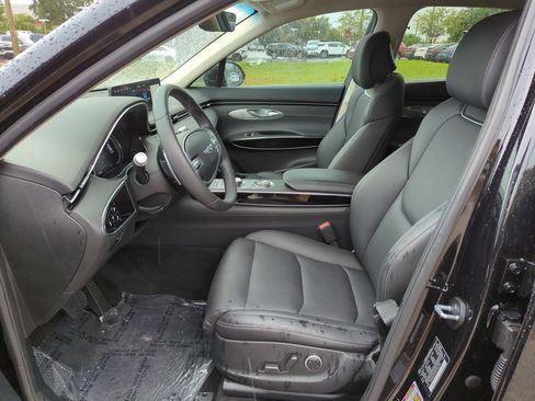 Used 2025 Genesis GV70 2.5T AWD/4WD image 17