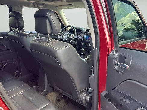Used 2016 Jeep Patriot High Altitude FWD image 14