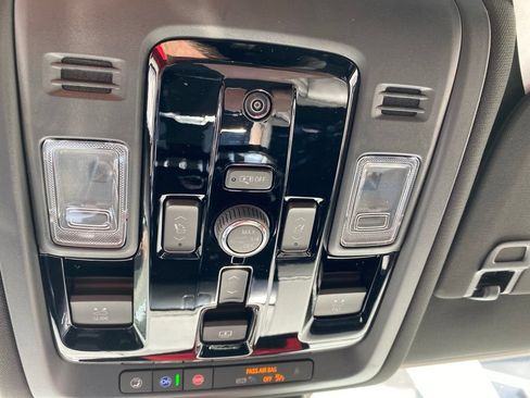 Used 2026 GMC Yukon Denali w/ Sun & Power Step Package AWD/4WD image 24