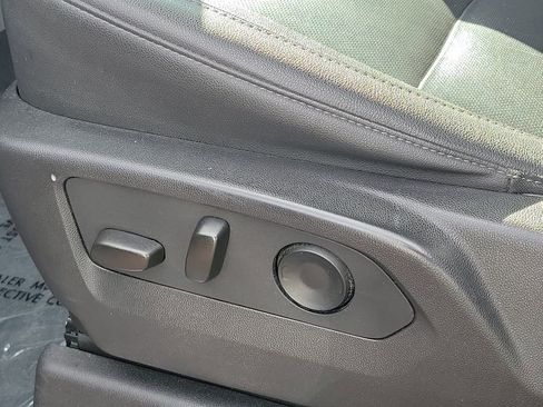 Used 2024 GMC Sierra 1500 SLT image 16