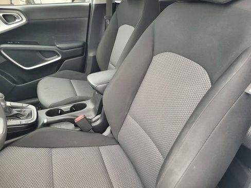 Used 2022 Kia Soul LX image 11