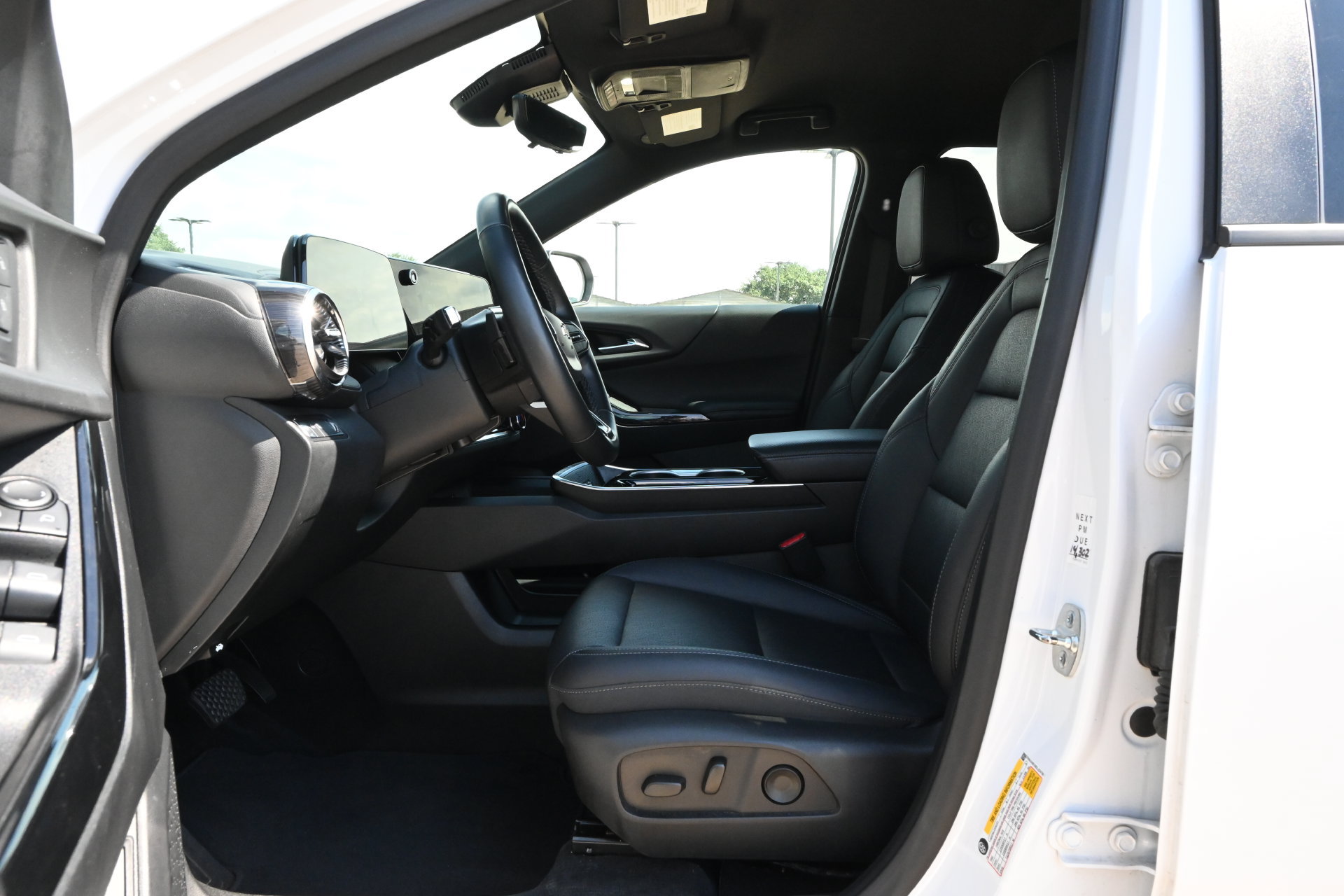 Used 2025 Chevrolet Equinox LT w/ Convenience Package II FWD image 18