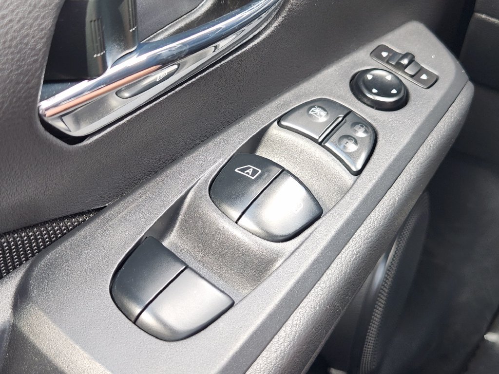 Used 2024 Nissan Kicks SV FWD image 27