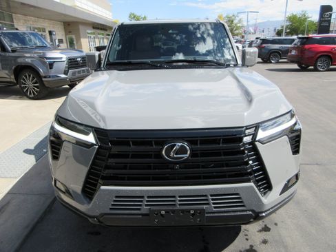 Used 2026 Lexus GX 550 w/ Accessory Package (2T) AWD/4WD image 14