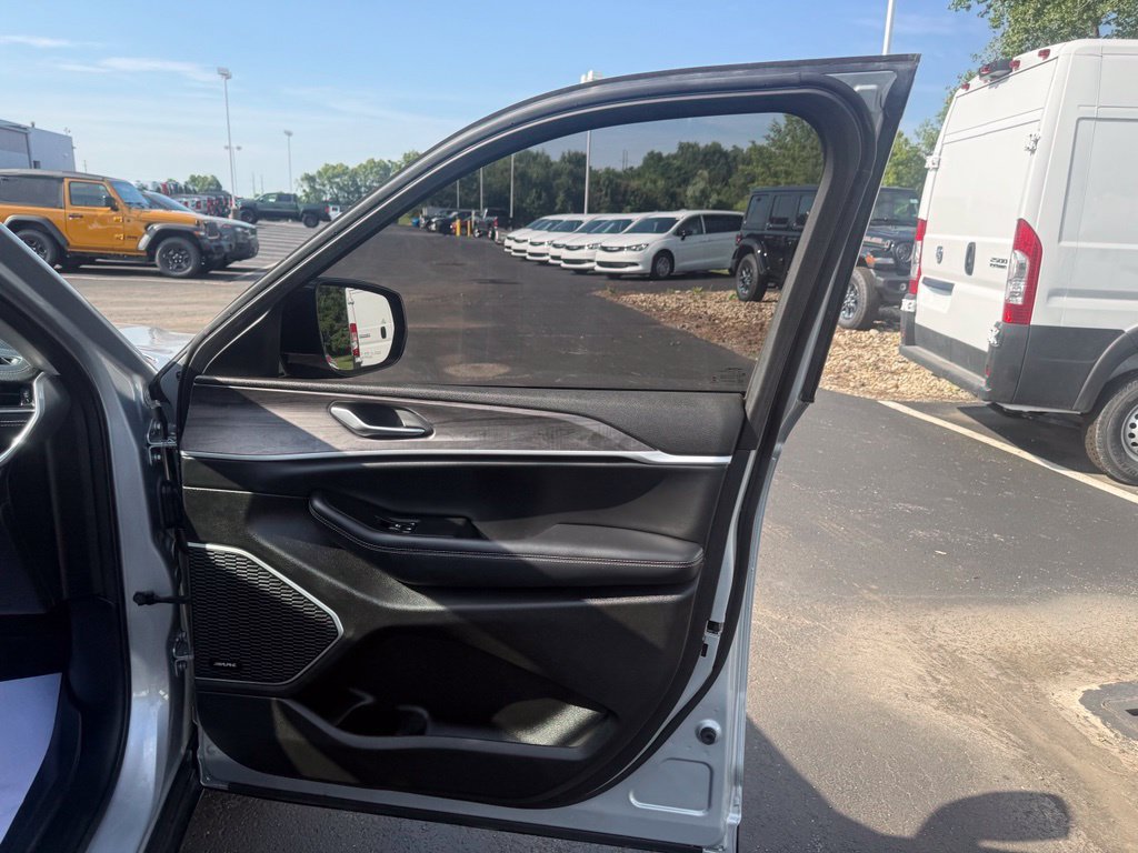 Used 2021 Jeep Grand Cherokee L Limited AWD/4WD image 59