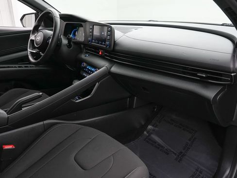 Used 2025 Hyundai Elantra Sport FWD image 21