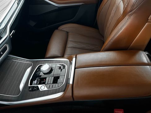 Used 2024 BMW X7 xDrive40i w/ Executive Package image 30