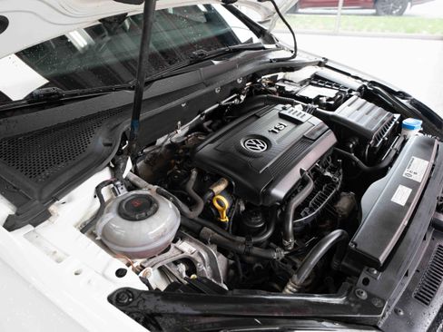 Used 2018 Volkswagen GTI SE w/ SE Leather Package FWD image 32