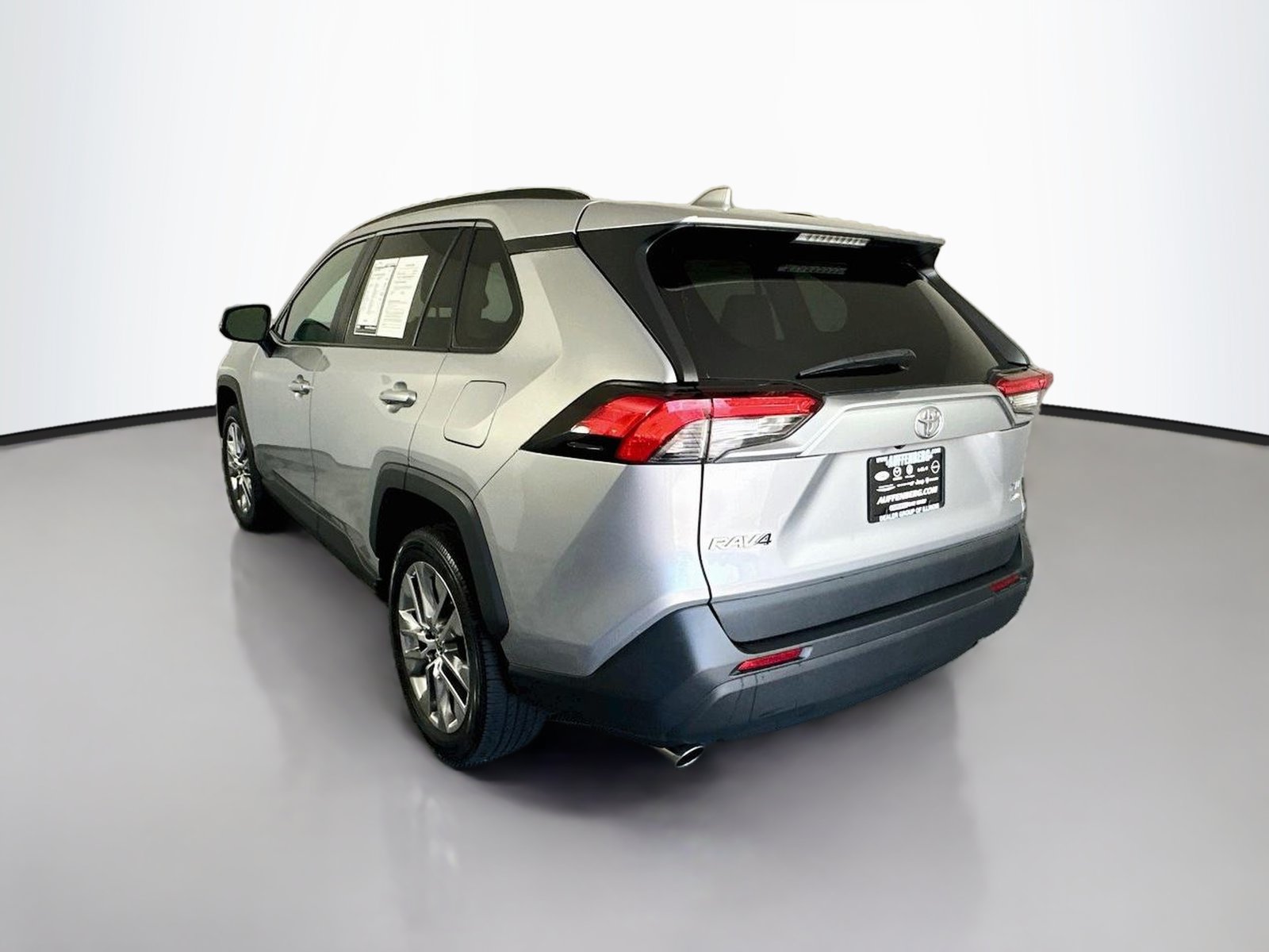Used 2021 Toyota RAV4 XLE Premium AWD/4WD image 5