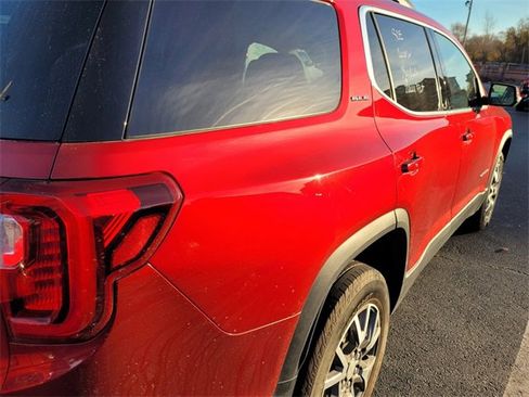 Used 2023 GMC Acadia SLE w/ Driver Convenience Package image 7