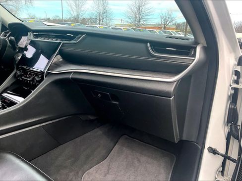 Used 2023 Jeep Grand Cherokee L Limited w/ Black Appearance Package image 13