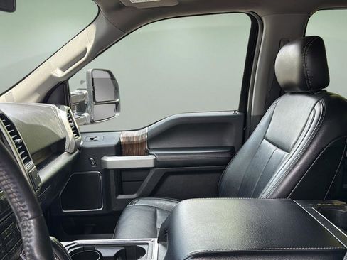 Used 2018 Ford F150 Lariat w/ Equipment Group 502A Luxury AWD/4WD image 12