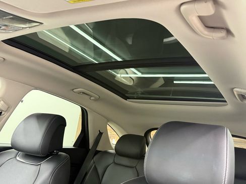 Used 2025 Genesis GV70 2.5T Advanced w/ Advanced Package image 19