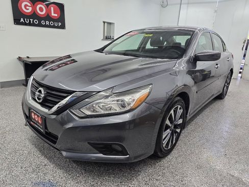 Used 2017 Nissan Altima 2.5 SV image 3