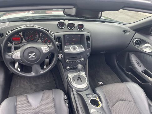 Used 2017 Nissan 370Z Touring RWD image 20