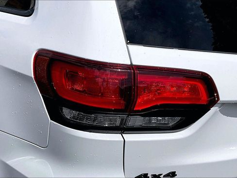 Used 2019 Jeep Grand Cherokee Altitude AWD/4WD image 46
