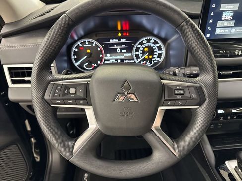 New 2026 Mitsubishi Outlander ES FWD image 8