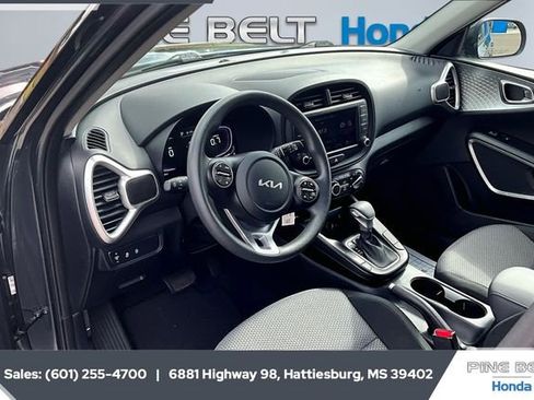 Used 2025 Kia Soul LX image 12