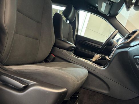 Used 2017 Jeep Grand Cherokee Laredo AWD/4WD image 33