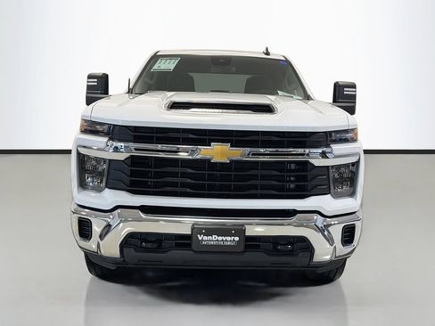 Used 2024 Chevrolet Silverado 2500 LT AWD/4WD image 2