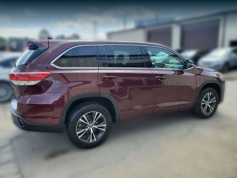 Used 2018 Toyota Highlander Plus FWD image 13