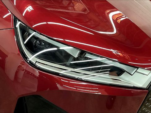 Used 2025 BMW iX xDrive50 image 32