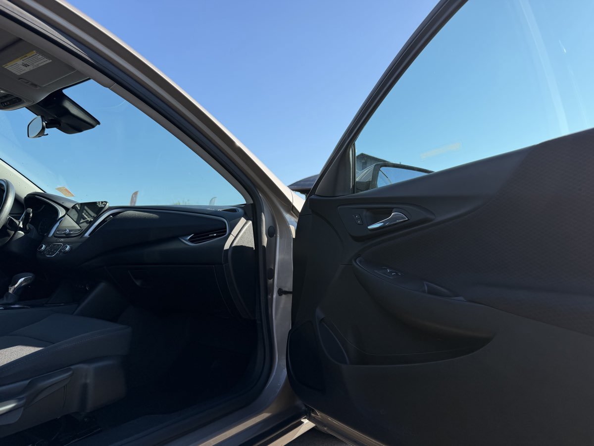 Used 2023 Chevrolet Malibu LT FWD image 16