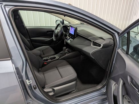 Used 2025 Toyota Corolla LE image 28