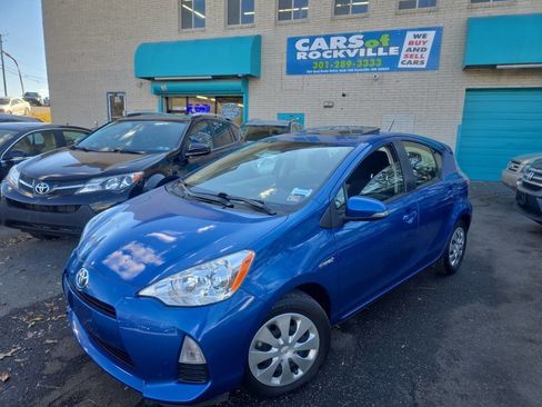 Used 2014 Toyota Prius C Three image 3