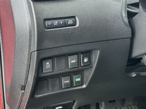 Used 2018 Nissan Rogue SV FWD image 17