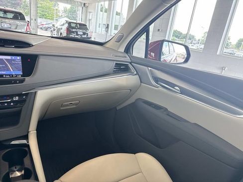 Certified 2024 Cadillac XT5 Premium Luxury w/ LPO, Floor Liner Package AWD/4WD image 33