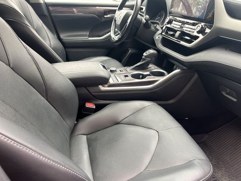 Used 2021 Toyota Highlander Limited AWD/4WD image 15