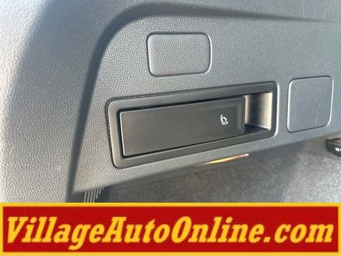 Used 2018 Volkswagen Tiguan SEL AWD/4WD image 37