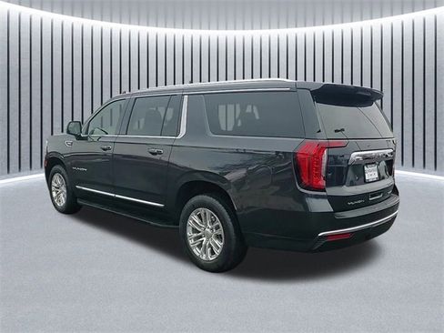 Used 2023 GMC Yukon XL SLT w/ SLT Premium Package image 7